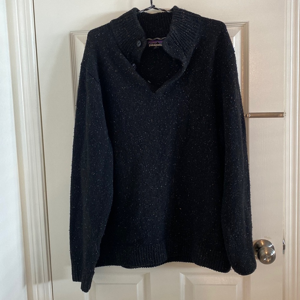 Men’s black Patagonia sweater